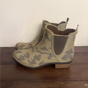 Lucky Brand Women’s Camo Rubber Chelsea Rain Ankle Boots Size 10